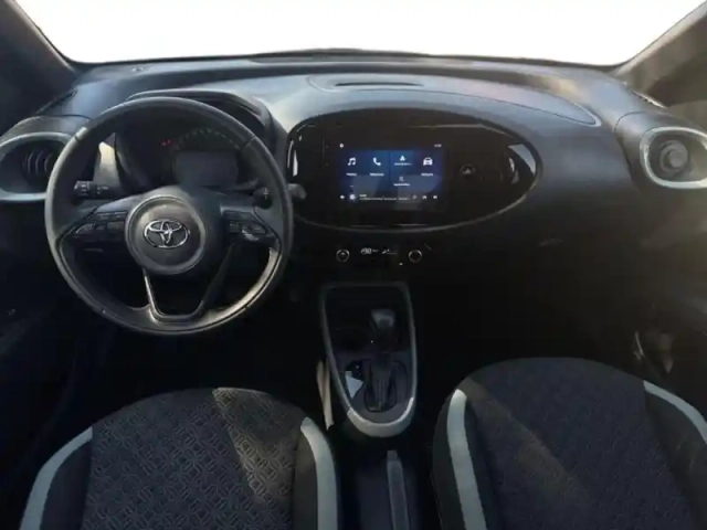 Toyota Aygo x 1.0 vvt-i 72ch design s-cvt my23 — photo 11