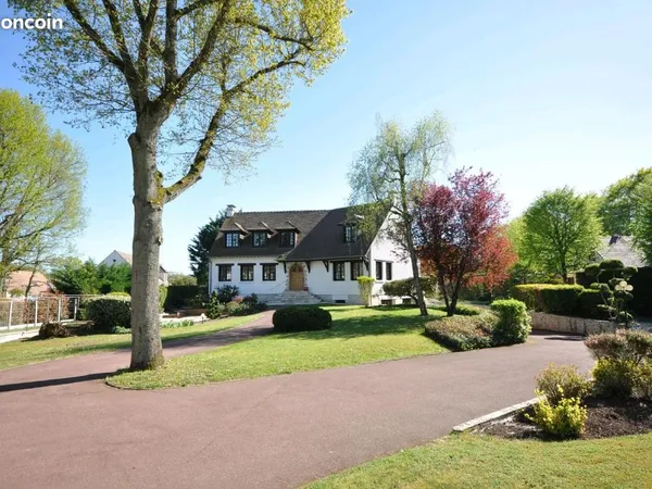 Pavillon 10 pièces 236 m²