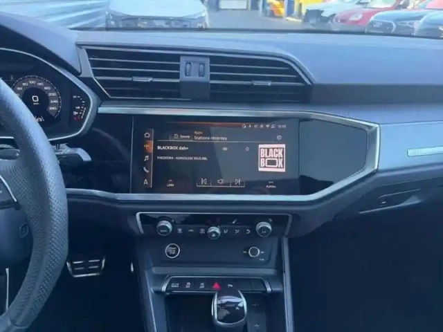 Audi Q3 35 tfsi 150 ch s tronic 7 s line — photo 10