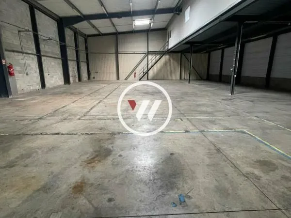 Local d'activité 600 m²