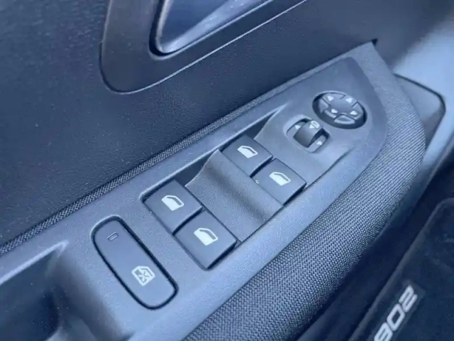 Peugeot 208 puretech 100 s&amp;s bvm6 — photo 53
