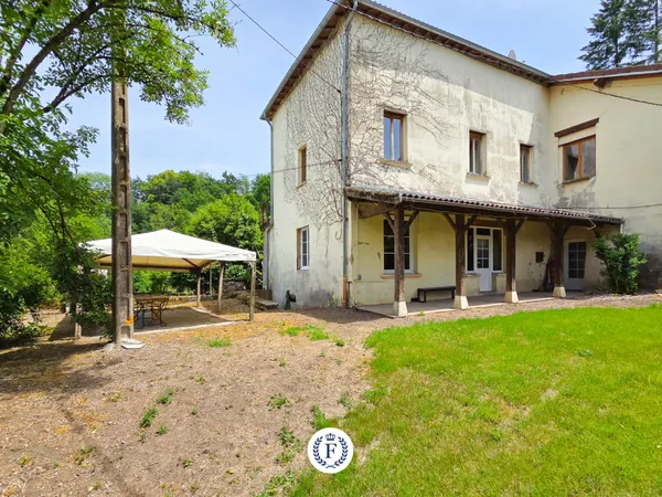 Ancienne auberge 224 m2, 6 chambres 1 bureau sur 1457 m2 de