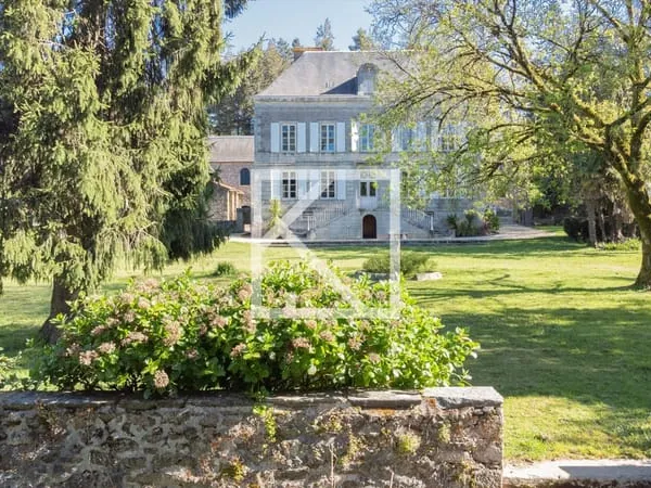 Domaine De Caractère En Coeur De Ville