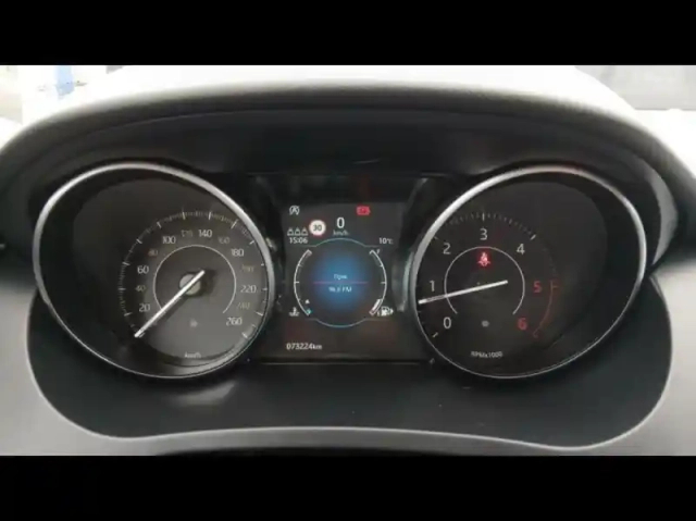 Jaguar E-Pace 2.0d 150ch — photo 14