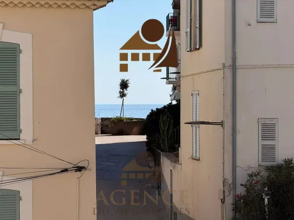 VIEIL ANTIBES - 3 PIÈCES et 63m² - vue dégagée et proche des remparts