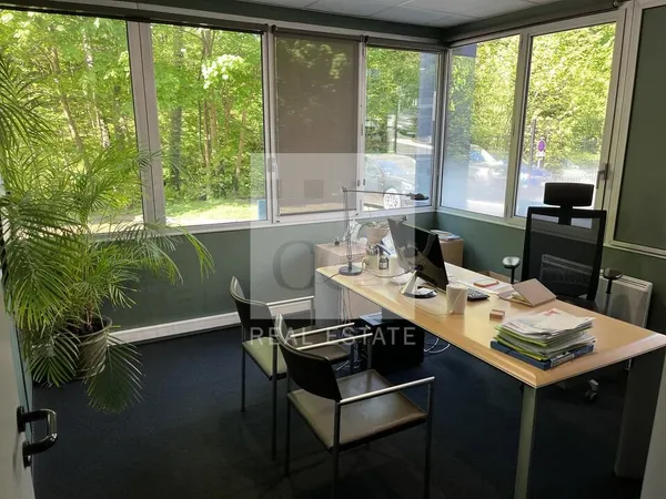 Local professionnel 80 m²