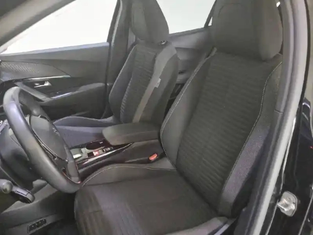 Peugeot 2008 electrique 136 ch — photo 32