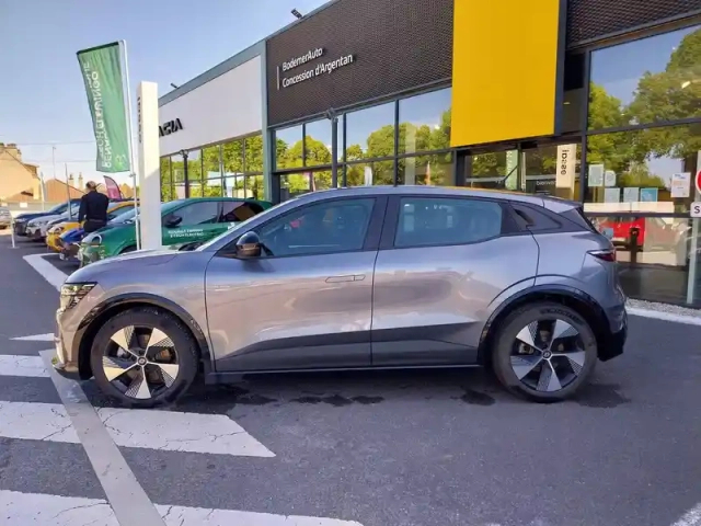Renault Megane e-tech ev40 130ch standard charge — photo 2