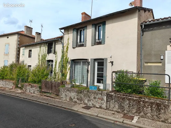 À Vendre - Deux maisons dans le bourg d'un petite village - Idéal pour un projet de rénovation ou in