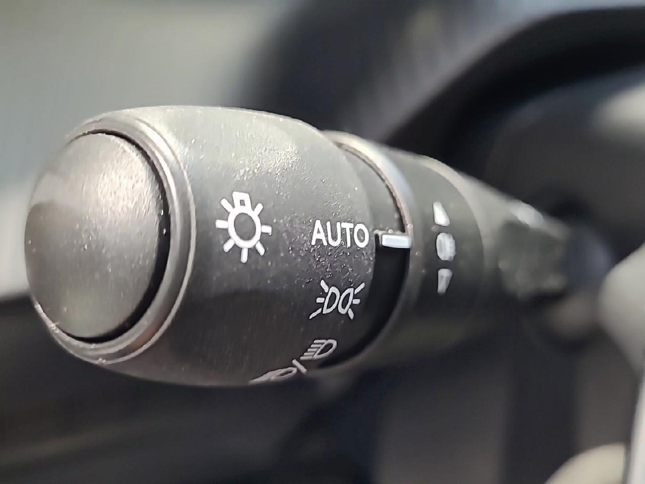 Peugeot 2008 hybrid 145 ch e-dcs6 allure — photo 23