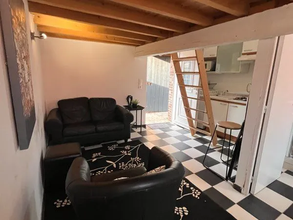 Apparemment meublé à louer