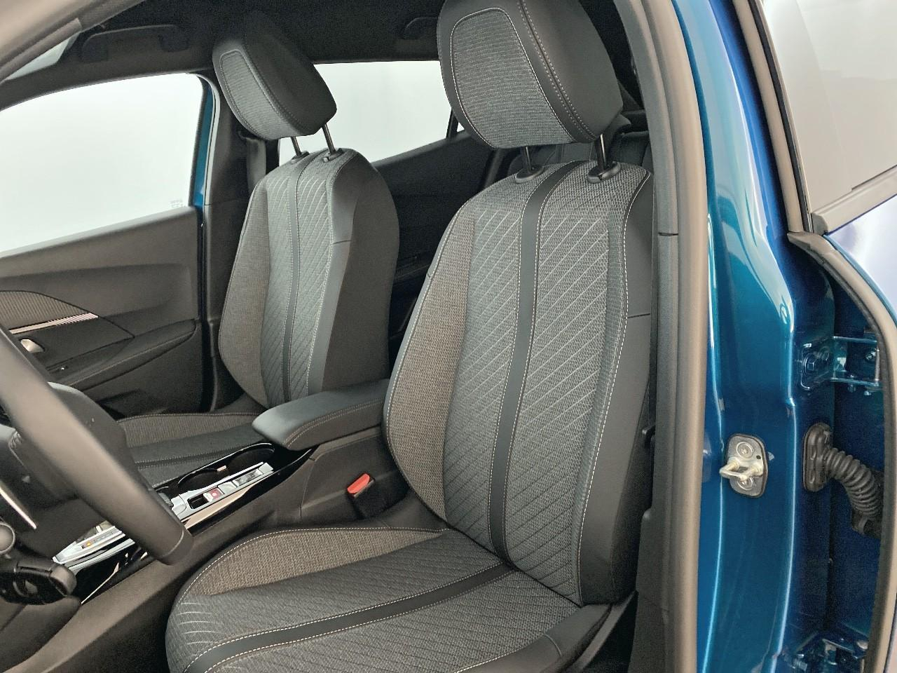 Peugeot 2008 hybrid 145 ch e-dcs6 allure — photo 9