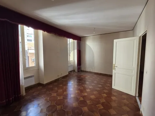 GRAND APPARTEMENT TROIS PIECES MENTON GARE ROUTIERE