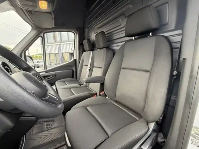 Mercedes Sprinter 311 cdi fourgon toit sureleve standard — photo 9