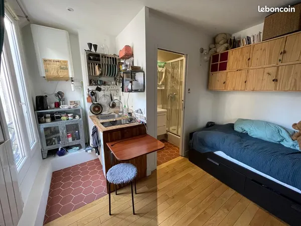 Studio paris 11 refait à neuf