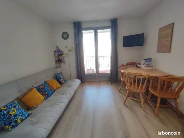 Joli Studio meublé / vue sur le port