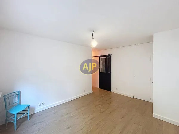 PARIS 75015 : Studio