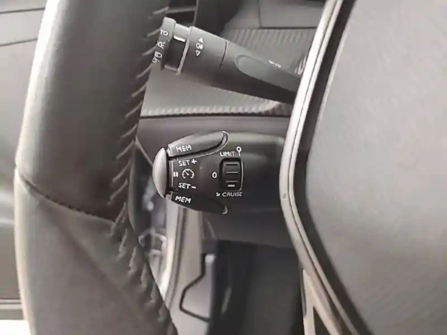 Peugeot 208 puretech 75 s&amp;s bvm5 — photo 48