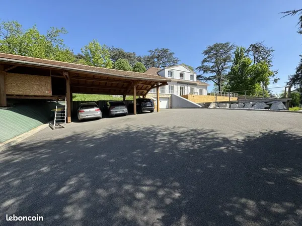 Maison 8 pièces 258 m²