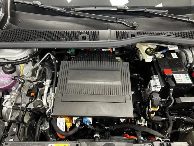 Peugeot 2008 electrique 54 kwh 156 ch — photo 11