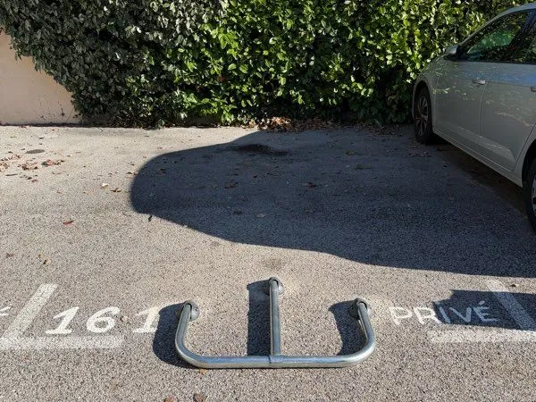 Place parking extérieur