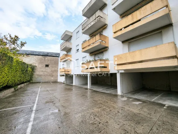 COSNE-COURS-SUR-LOIRE - Appartement 2 pièces de 45 m² avec parking couvert et cave
