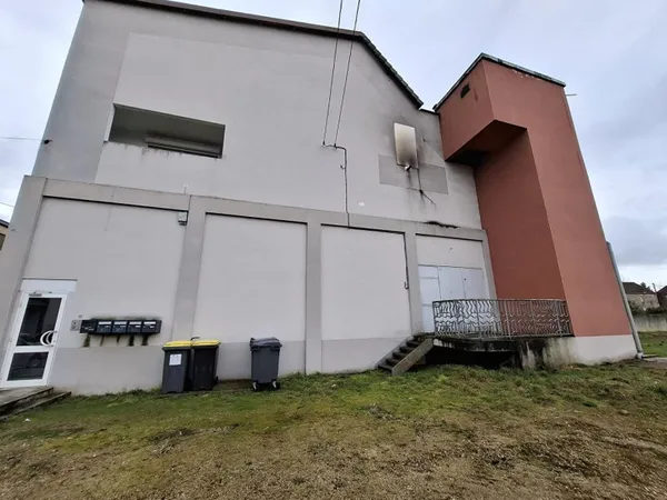 POTENTIEL EXCEPTIONNEL : Plateau de 210 m² + Sous-sol de 250 m²