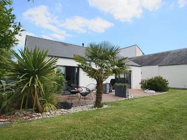 Maison de plain pied Donges campagne 4 pièces, 3 chambres de 103.07 m², piscine, grand jardin clos