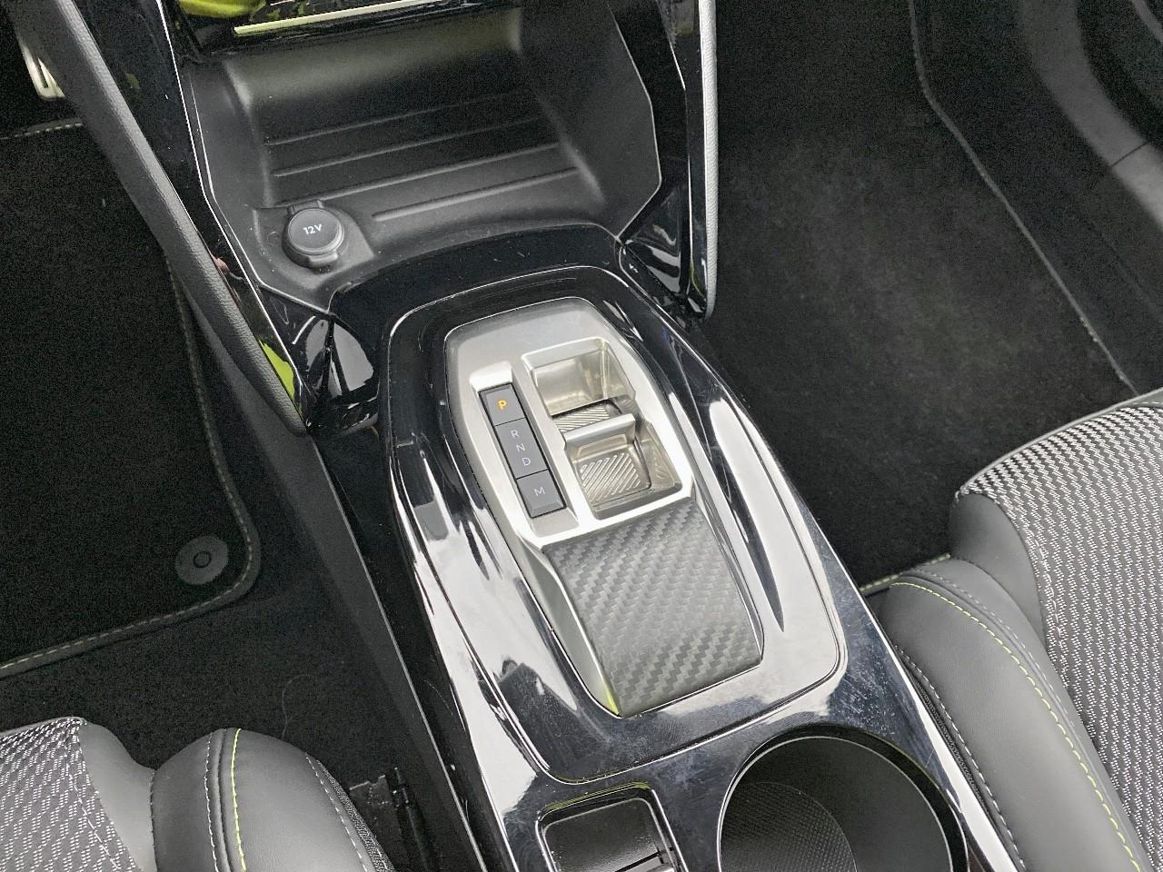 Peugeot 2008 hybrid 145 e-dcs6 gt — photo 17