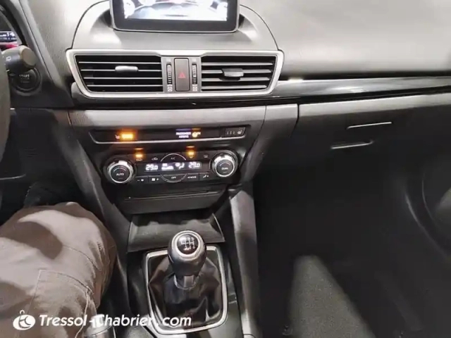 Mazda Mazda3 1.5l skyactiv-d 105 ch dynamique — photo 22