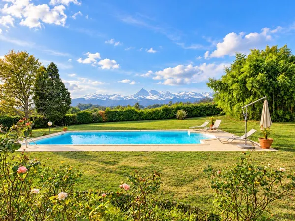 Maison 6 pièces 242 m²