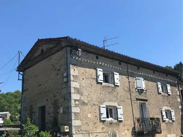 Maison familiale de caractère avec rentabilité