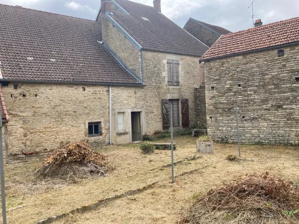 Maison de campagne de 150 m2 habitable avec terrain attenant et clos à 20 minutes de l'A5 et 2h30 de