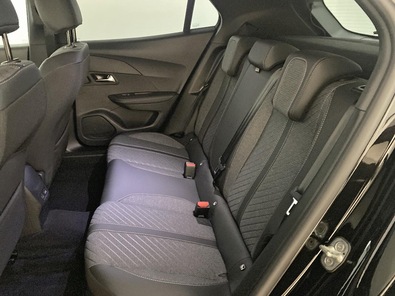 Peugeot 2008 hybrid 145 ch e-dcs6 allure — photo 10