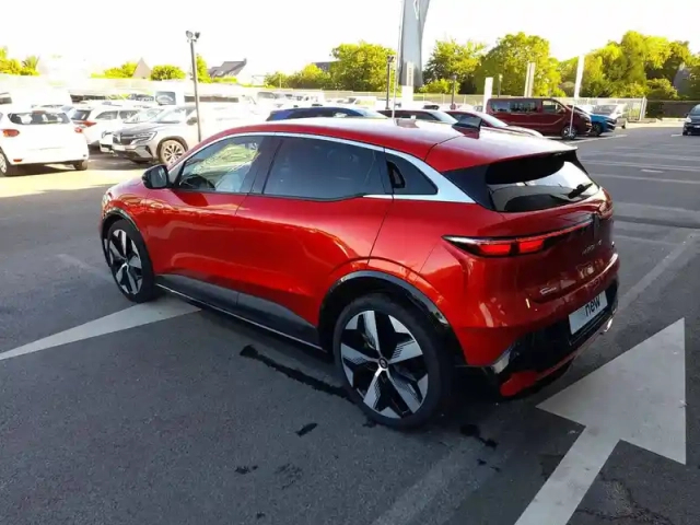 Renault Megane e-tech ev60 220 ch optimum charge — photo 3