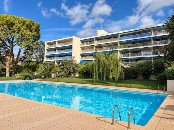 4p Corniche fleurie - piscine