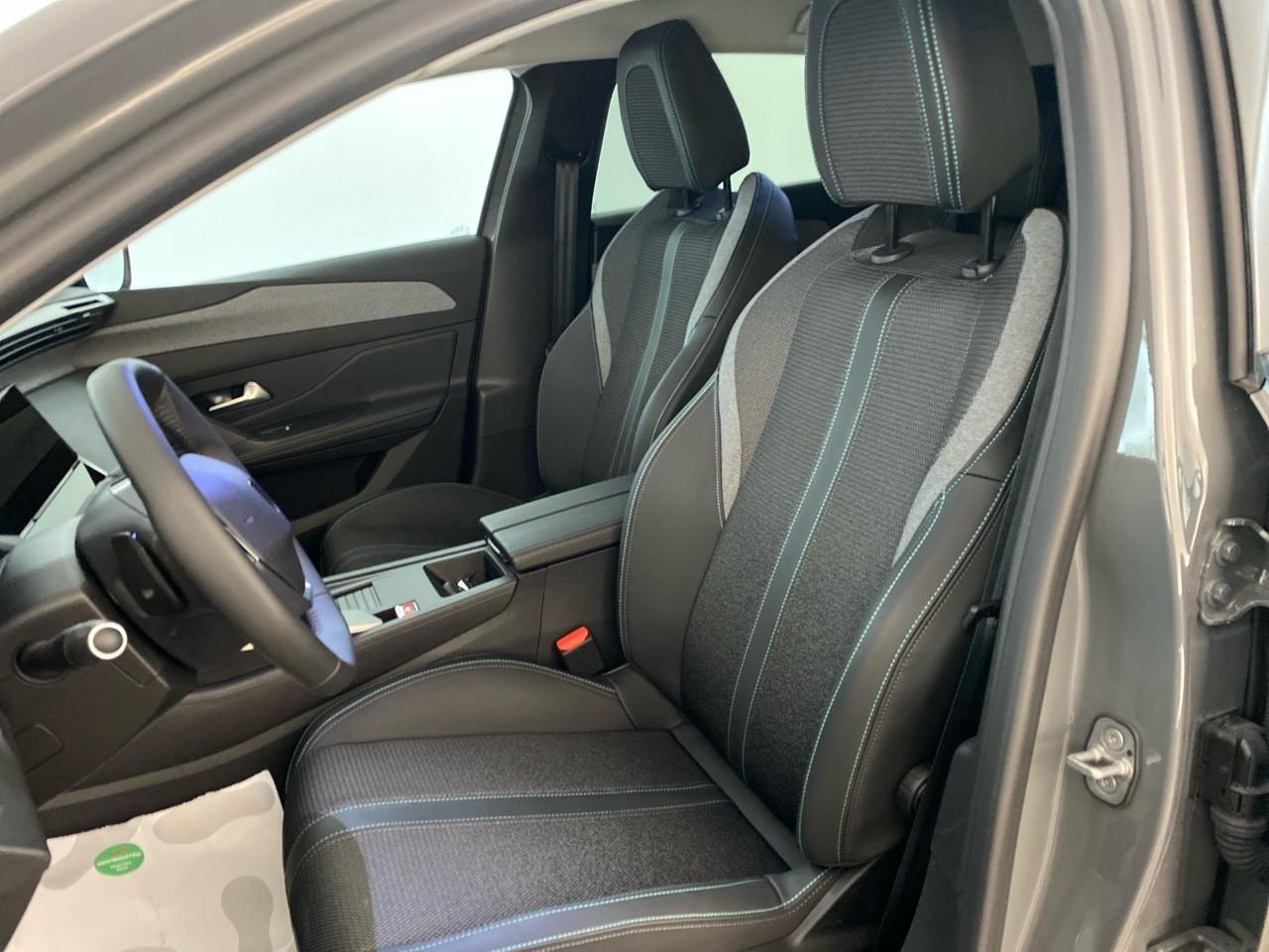 Peugeot 308 hybrid 145 e-dcs6 allure — photo 9