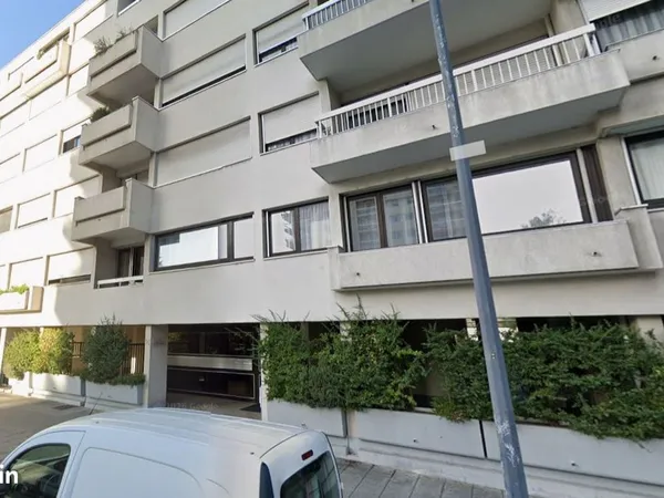 Studio meublé année 1980 24m² proche centre