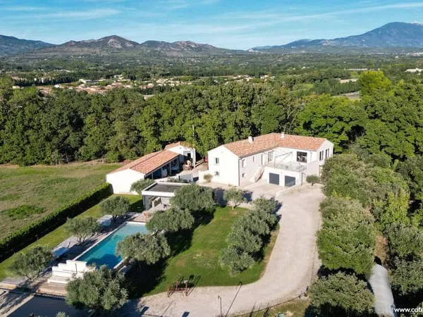 Maison 7 pièces 250 m²