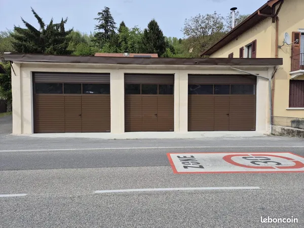 Location de 2 locaux de stockage (80 m² et 50 m²) - sécurisés