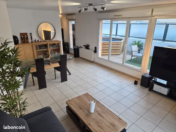 F3 66 m² - Dernier étage - Terrasse 40 m² - 2 parkings - Chelles