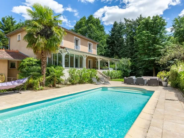 VILLA ECULLY 280m² - AU FOND D'UNE IMPASSE - CALME ET DISCRETION