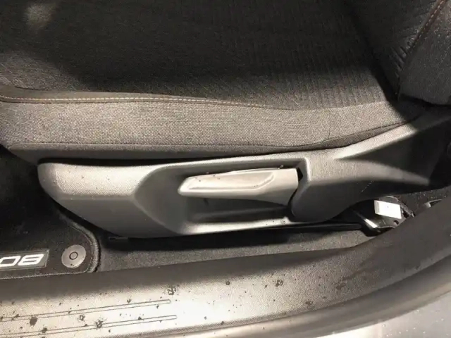Peugeot 208 hybrid 110 e-dcs6 — photo 20