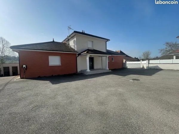 2 maisons avec piscines à vendre pour sinistrée