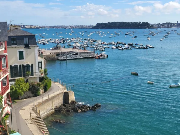La mer vous fera voir toutes ses couleurs de cette Propriété de 1ère ligne offrant des points de vue