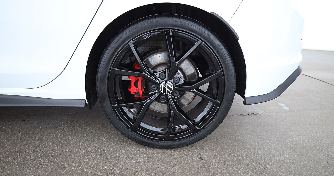 Volkswagen Golf 8 — photo 32