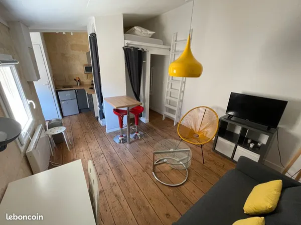 Studio dans un bel immeuble en pierre