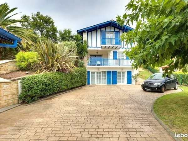 VILLA BASQUE St-Jean de Luz - Quartier KARSINENEA - 211 m2 belles prestations