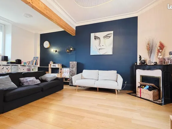 Studio 8 pièces 189 m²