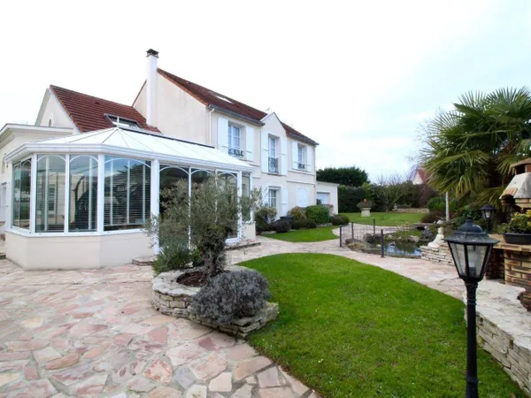 Maison 8 pièces 236 m²